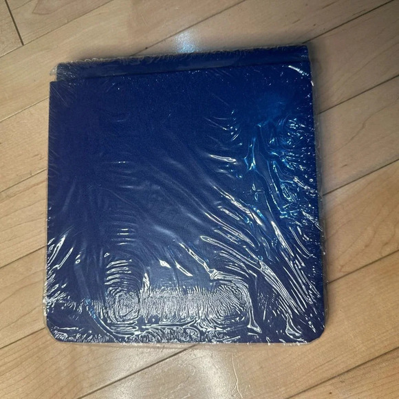 NEW CREATIVE MEMORIES Flex-Hinge Album Blue 7x7 Photo Safe Scrapbook (ISO 18902) - Picture 4 of 4